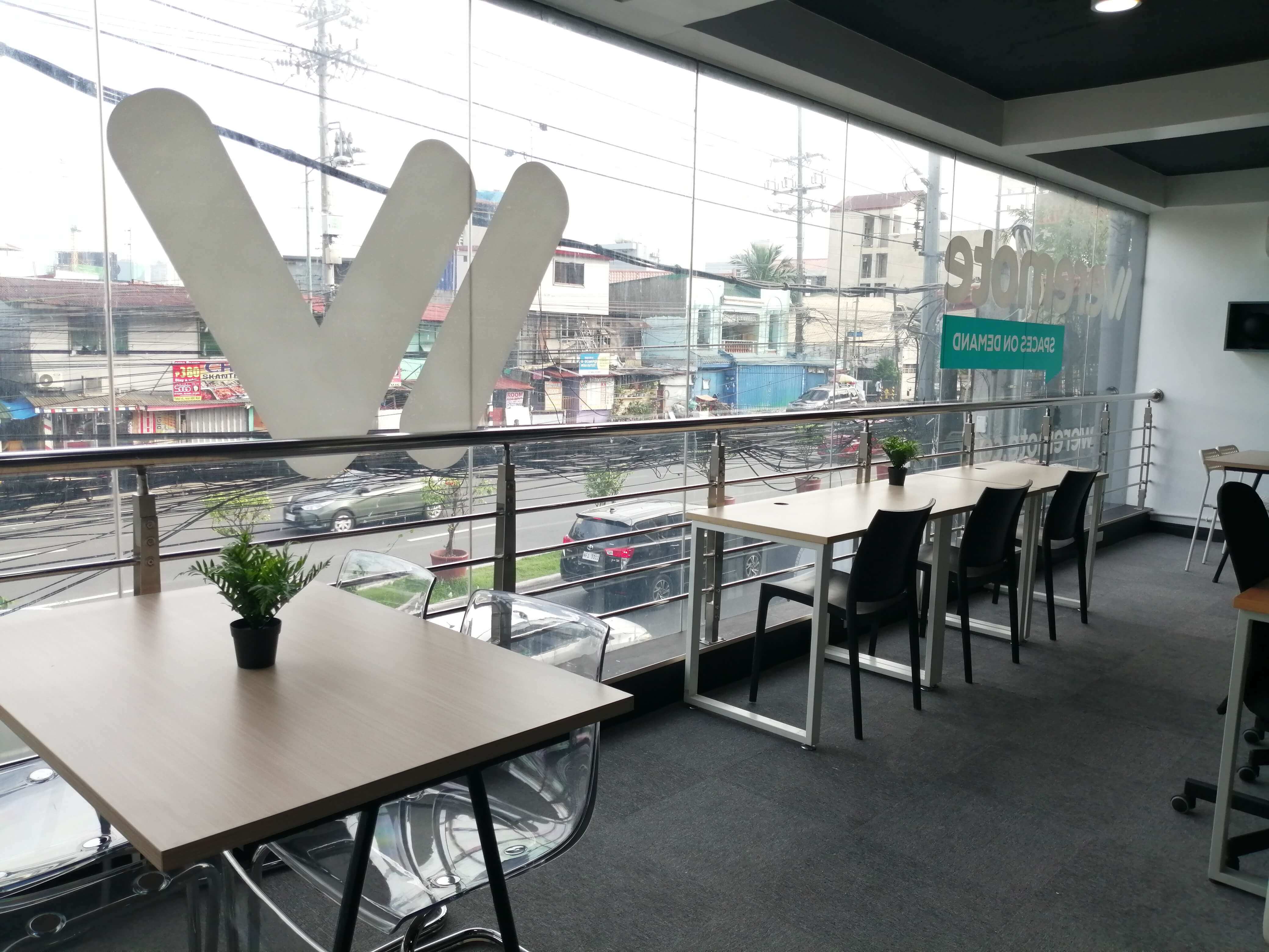 10 Person Coworking Desk