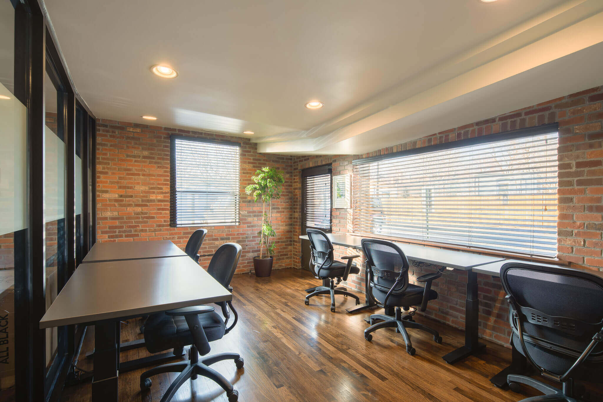 1 Person Coworking Desk