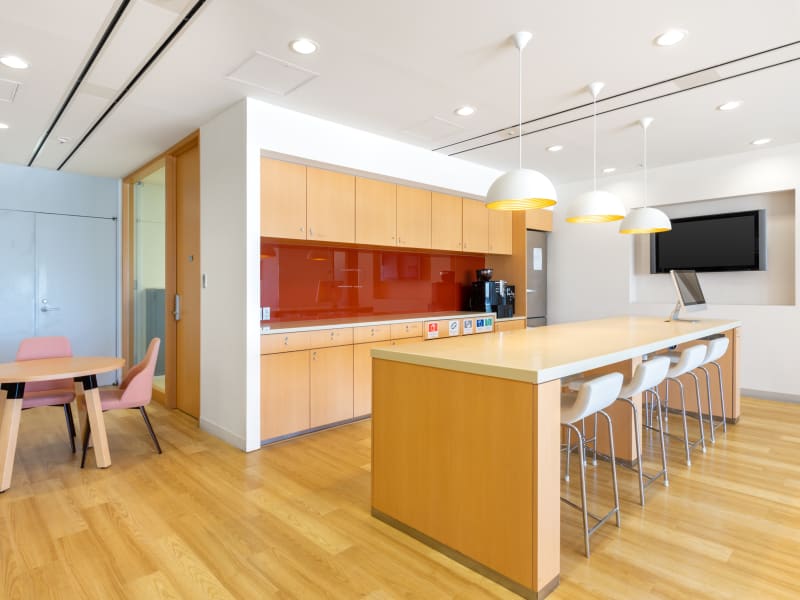 4 Person Private Office