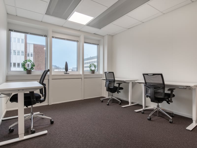 15 Person Private Office