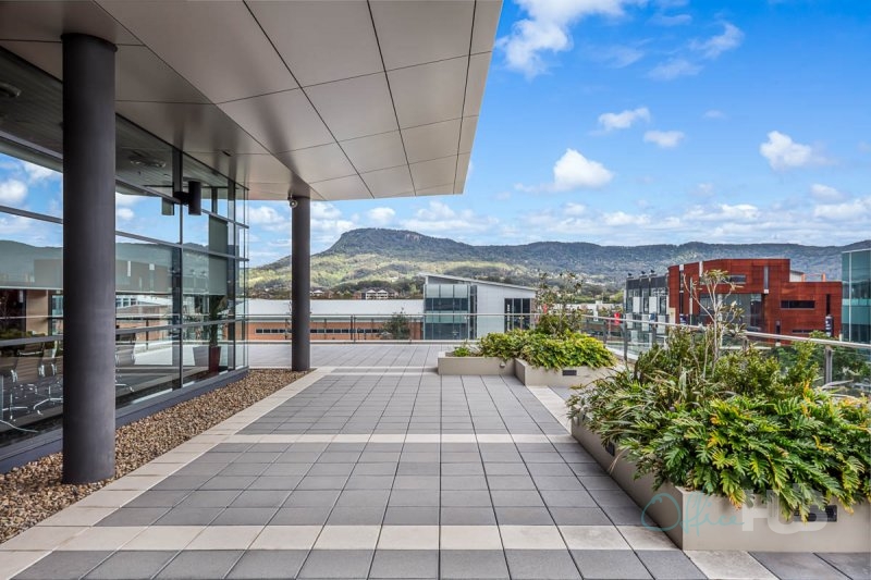 3 Person Coworking Desk