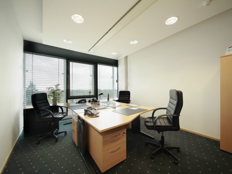 10 Person Private Office