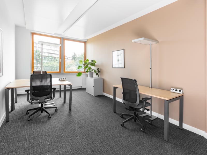 10 Person Private Office