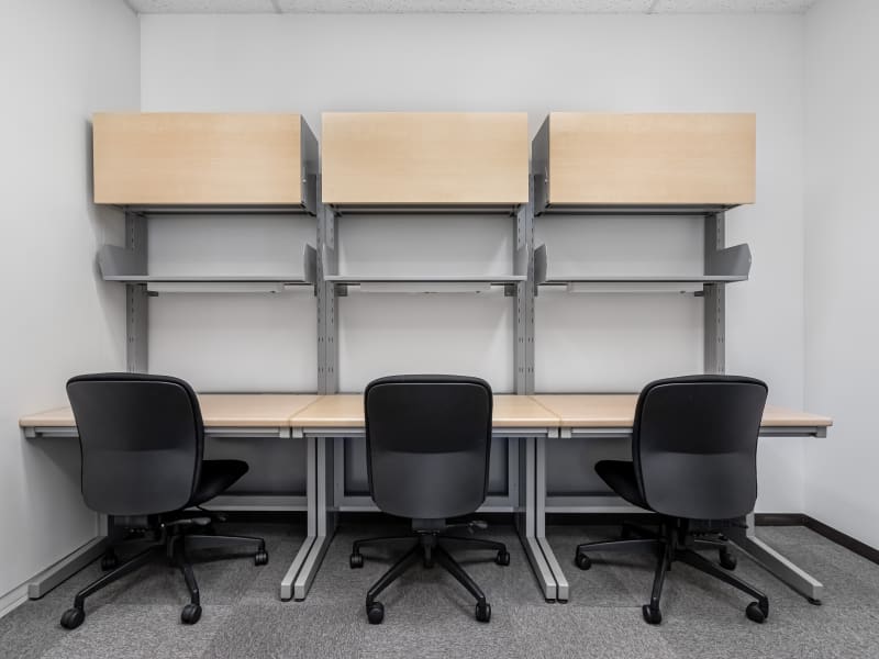 5 Person Private Office