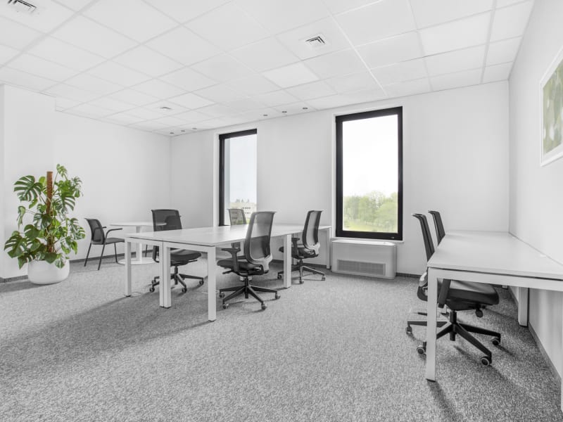 10 Person Private Office