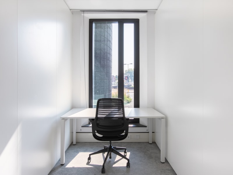4 Person Private Office