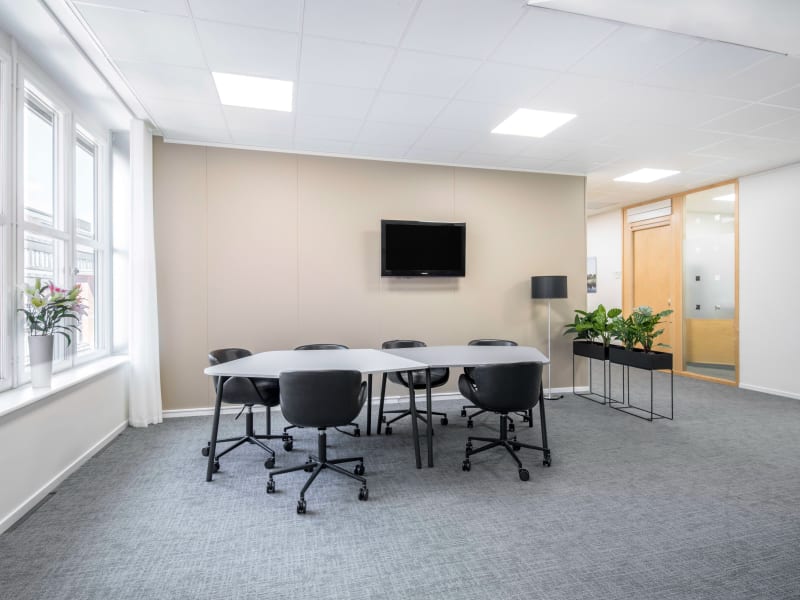 1 Person Private Office