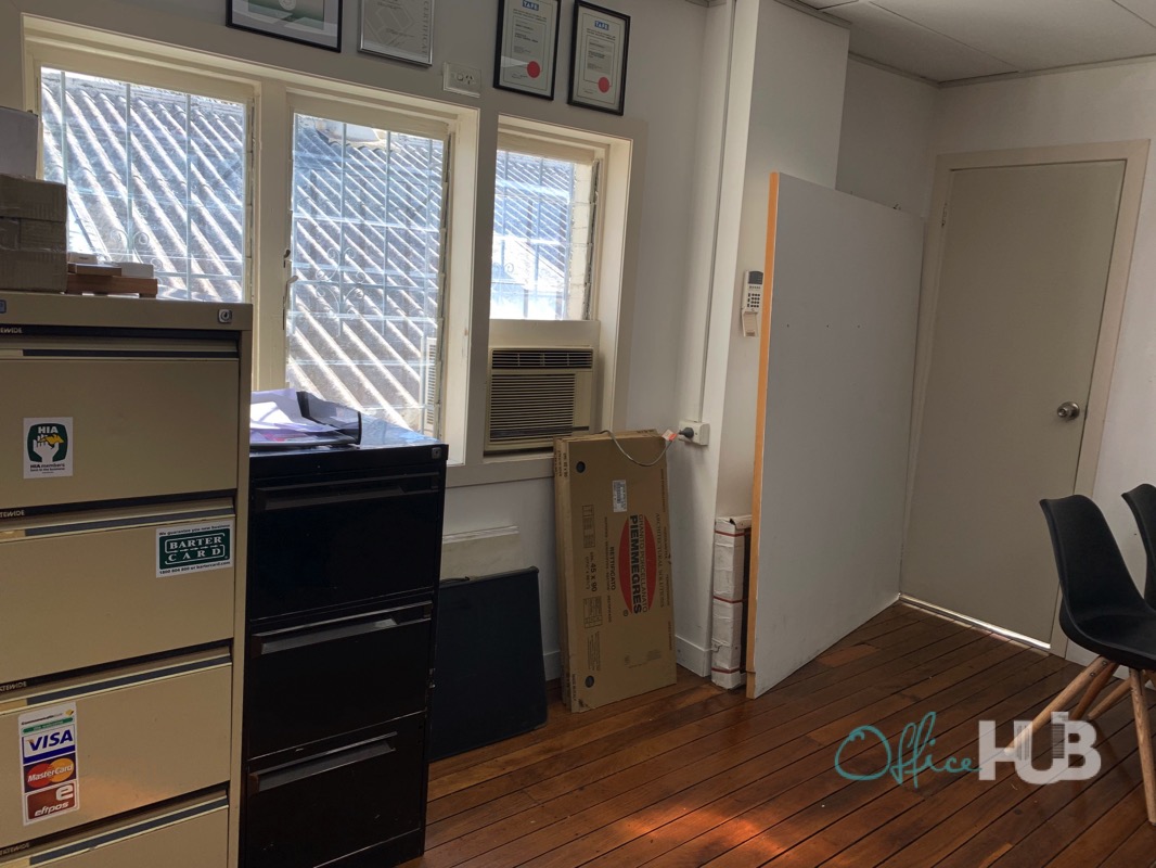 1 Person Shared Office