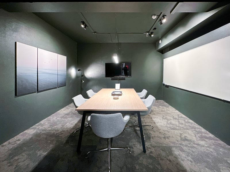 30 Person Private Office